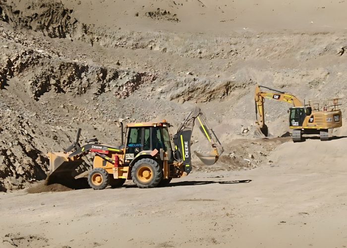 Servicios de movimiento de tierra y excavaciones Servicios de movimiento de tierra y excavaciones